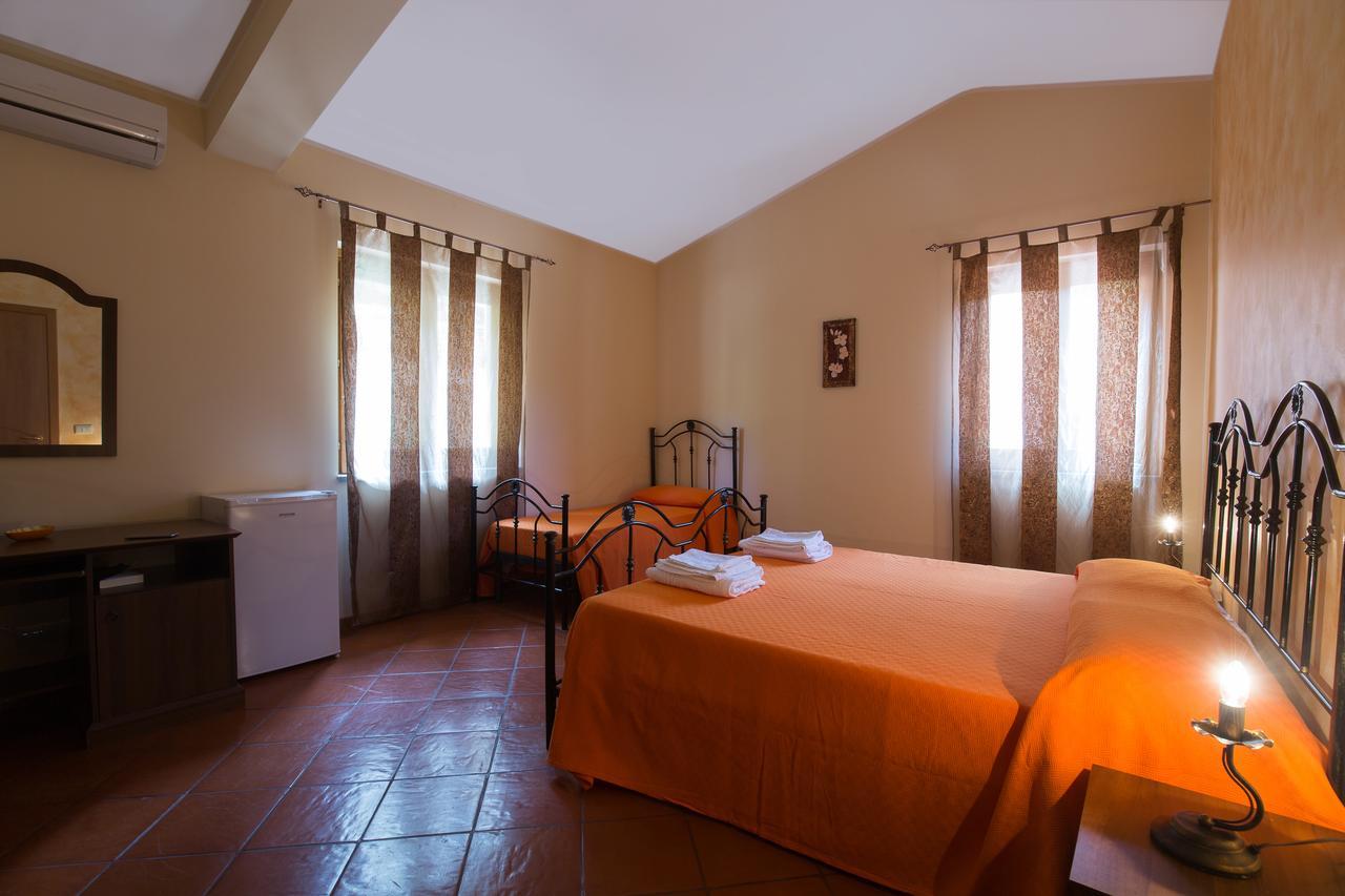 Turismo Rurale Il Sole Villa Sant'Angelo di Brolo Bilik gambar
